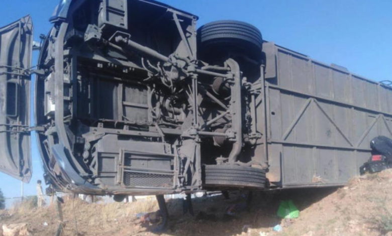 Camión con menonitas cae a barranco rumbo a balneario en Chihuahua