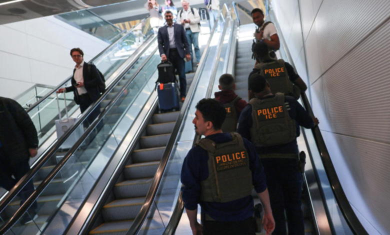 ICE intensifica arrestos de migrantes indocumentados en aeropuertos de Estados Unidos