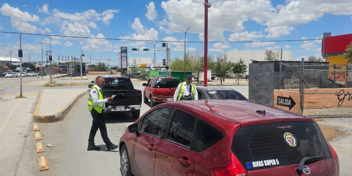 Seguridad Vial refuerza campaña para evitar el uso del celular al conducir en Ciudad Juárez