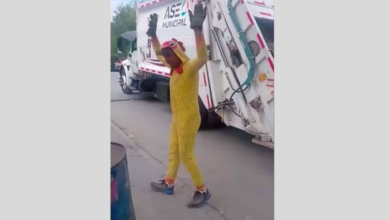 El "Pollazo de la basura" conquista a Ciudad Juárez con su carisma durante la recolección de residuos