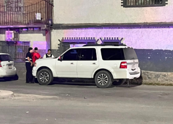 Expedition atropella a peatón en el centro; víctima es trasladada grave