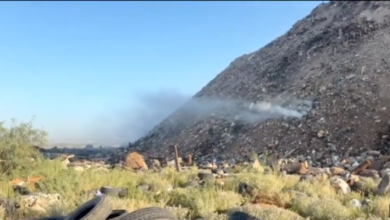 Continúan labores para extinguir incendio en barranco detrás de Pemex en Ciudad Juárez