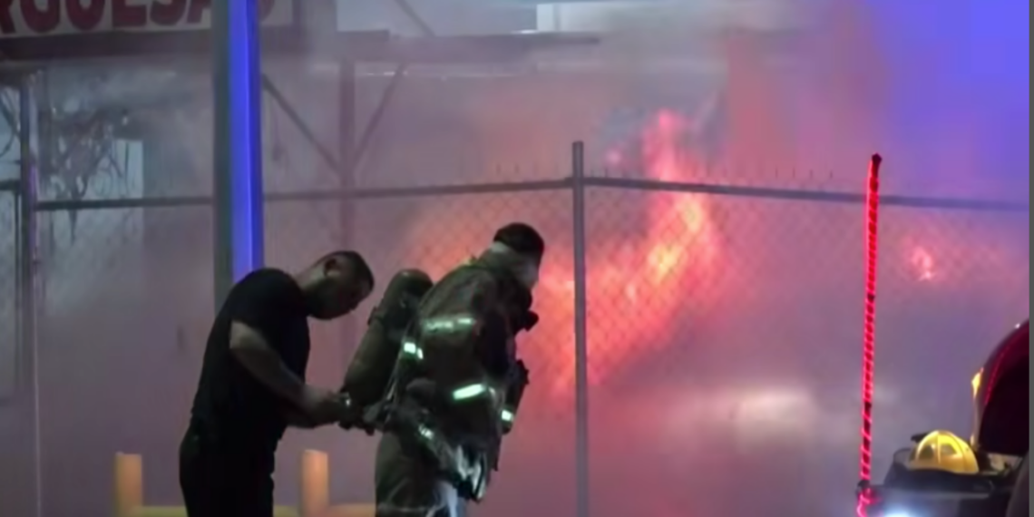 Con gasolina incendian de forma intencional carwash en Ciudad Juárez