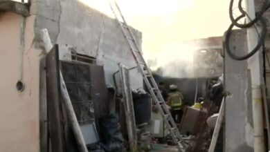 Incendio consume parte de vivienda en la colonia Obrera; ocho personas logran salir ilesas