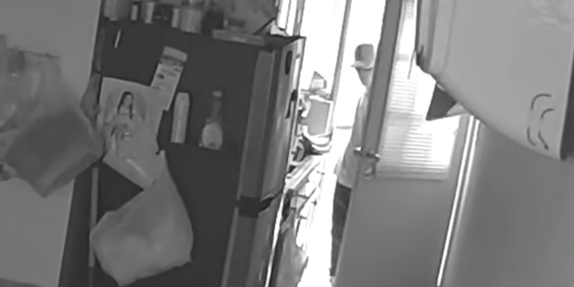 Encapuchado armado entra a vivienda mientras una familia dormía