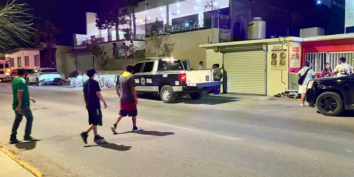Motociclista atropella a una familia; dos adultos resultan gravemente lesionados