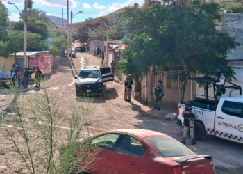 Hombre realiza disp.aros contra un vehículo durante una riña familiar en la colonia Ricardo Flores Magón