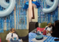 Perrito celebra su cumpleaños con fiesta inspirada en el Dr. Simi y conquista las redes