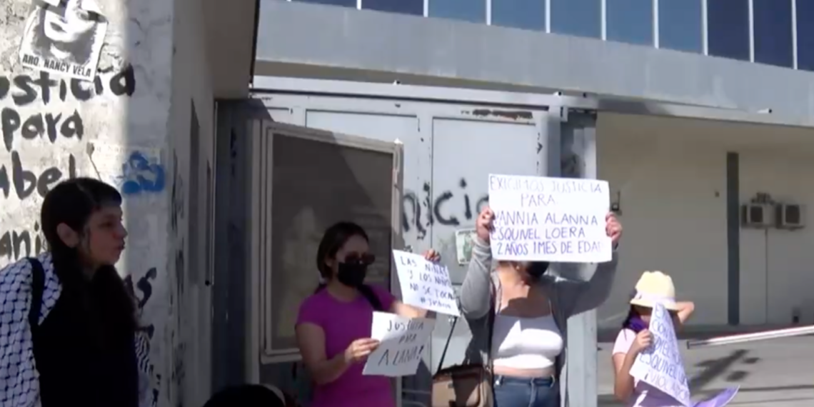 Exigen justicia para Alanna; colectivos protestan en la FEM por presunta agresión sex.ual contra una menor