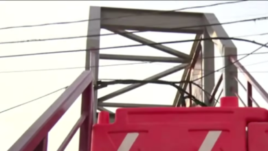 Puente peatonal permanece inutilizable por cables y errores de planeación en Ciudad Juárez
