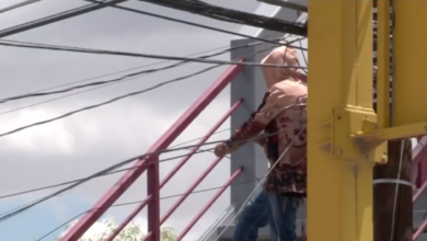 Puente peatonal en avenida De La Tapioca sigue cerrado por trabajos de cableado