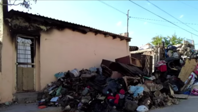 Retiran 15 toneladas de basura de vivienda en la colonia Obrera; investigarán a los responsables