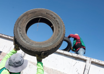 Retiran 750 llantas de desponchadora; negocio es sancionado por diversas irregularidades
