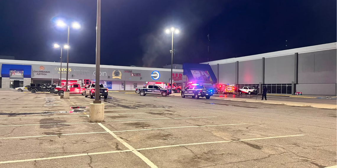 Incendio en joyería de Río Grande Mall moviliza a tres máquinas de Bomberos