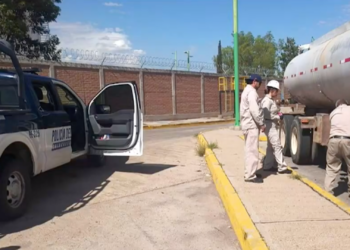 Detienen a tres hombres con casi 28 mil litros de combustible de presunta procedencia ilegal en Chihuahua