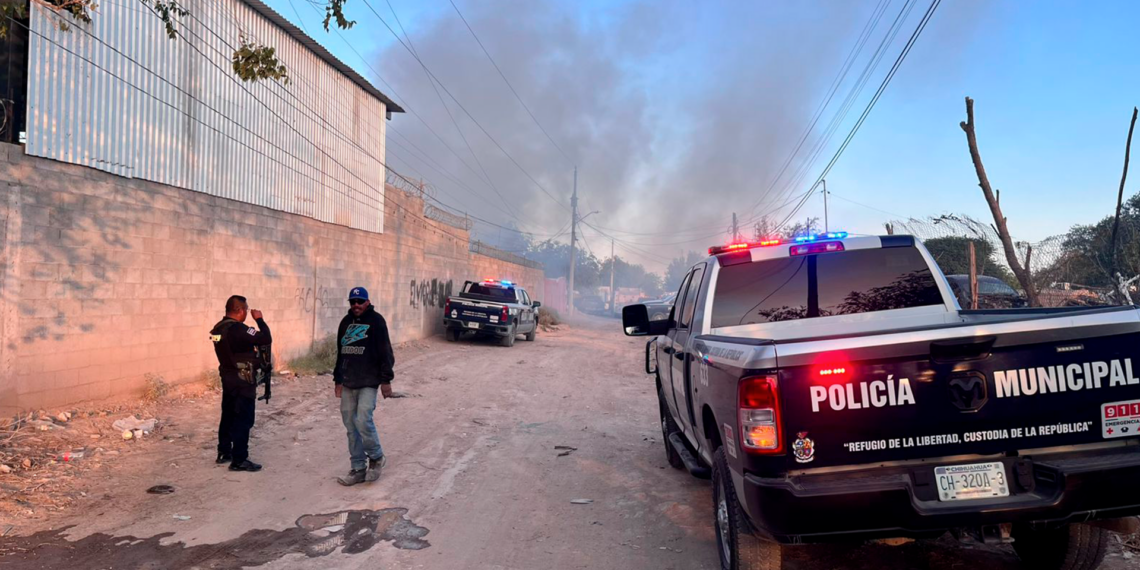 CONTINUACIÓN: Incendio consume tres viviendas tras presunto cortocircuito en Ciudad Juárez
