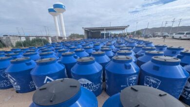 JMAS entrega más de 200 tinacos a familias de Los Kilómetros en Ciudad Juárez