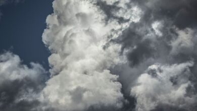 Protección Civil emitió una alerta preventiva por una tormenta severa que podría ingresar esta noche a Ciudad Juárez. Se pronostican lluvias, fuertes vientos y posible caída de granizo.