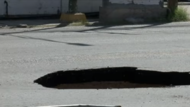 Atiende la JMAS socavón tras incidente de vehículo en Ciudad Juárez