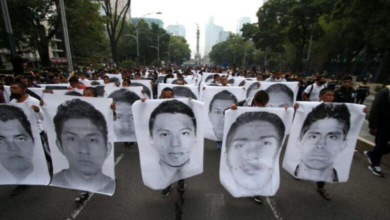 Familiares de los 43 normalistas de Ayotzinapa se reúnen con Sheinbaum en Palacio Nacional