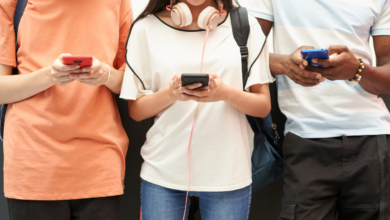 México debatirá el uso de celulares y redes sociales entre menores