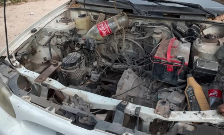 Ford Escort “revive” con motor de Italika y hasta una botella de Coca-Cola como tanque