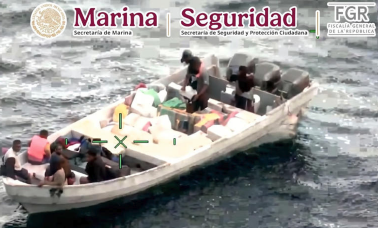 Marina asegura más de una tonelada de presunta cocaína frente a costas de Guerrero