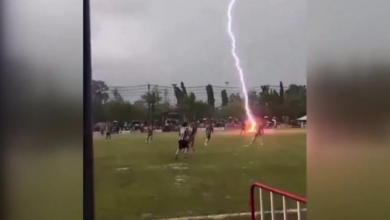Rayo impacta partido de futbol en Tailandia; mue.re un jugador y 12 resultan heridos
