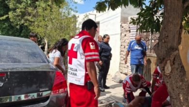 Adulto mayor sale de su casa y golpea con un bate a joven que bebía alcohol en vía pública