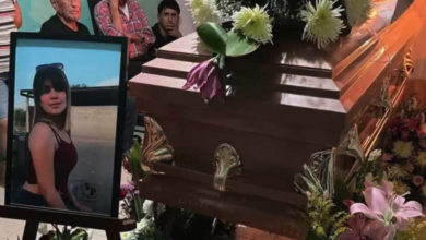 Entre lágrimas despiden a Yamileth, joven que murió tras dar a luz en clínica de San Pedro