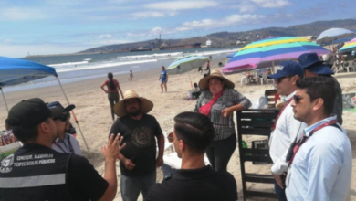 Mangos de 500 pesos causan polémica en Playa Hermosa; detectan 14 vendedores sin permiso