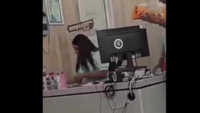 Video: captan a trabajadora del IMSS vendiendo papitas en bolsa en clínica; así respondió la institución de salud