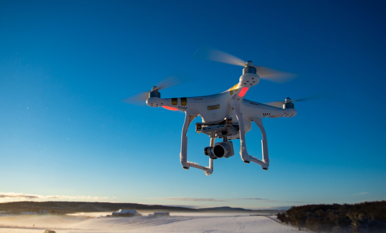 Dron ruso persigue y hiere a vendedor de verduras en mercado de Jersón