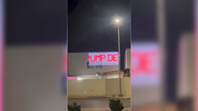 Proyectan mensaje para Donald Trump en vivienda de Ciudad Juárez: “Déjame ir a El Paso”
