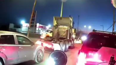 Motociclista frustra asalto y recupera bolso de una mujer