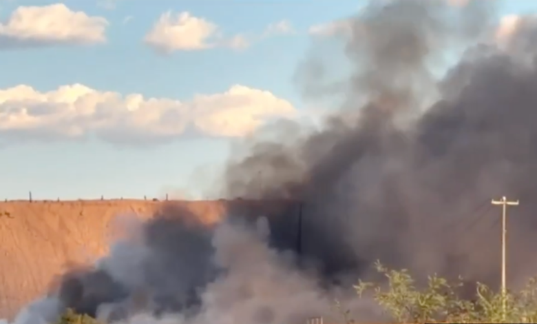 Reactivan incendio en confinamiento de llantas del relleno sanitario de Ciudad Juárez