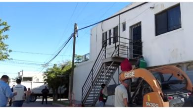 Retiran estructura que bloqueó banqueta durante 11 años en Pradera Dorada