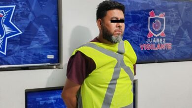 Agentes municipales localizaron 62 envoltorios con una sustancia con características de cocaína, con un peso aproximado de 68 gramos.