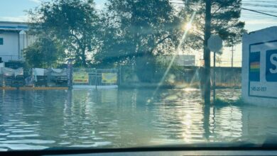 Calles y sectores habitacionales quedaron cubiertos por agua pluvial y drenaje; habitantes solicitaron medidas para evitar afectaciones recurrentes.