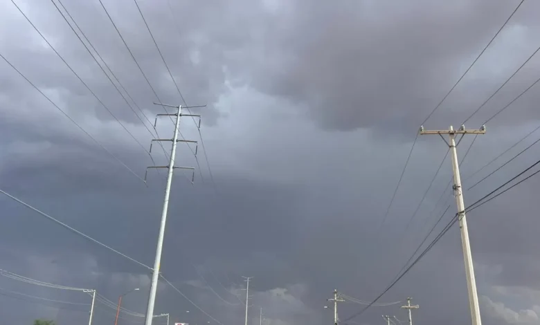 Nubes de tormenta sobre Ciudad Juárez ante vigilancia de Protección Civil