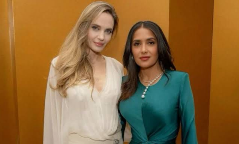 Angelina Jolie revela cómo Salma Hayek la acompañó en uno de los momentos más oscuros de su vida