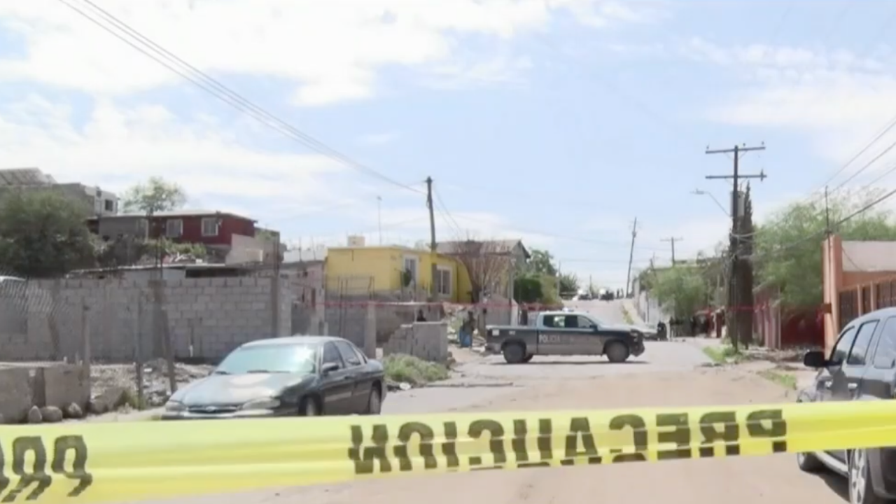 Ase.si.nan a hombre dentro de su vehículo en la colonia Franja del Río