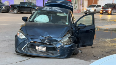 Conductor presuntamente se pasa el rojo y provoca fuerte choque en la Insurgentes