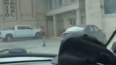 VIDEO I Buscan a mujer grabada vandalizando varios vehículos con objeto punzocortante en NL