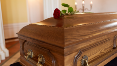 ¡Atrapada! Mujer finge su muerte para no pagar la tanda y funeraria saca la verdad a la luz