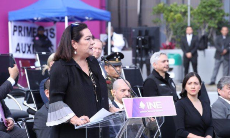 INE defiende el uso del lila en su nueva identidad institucional