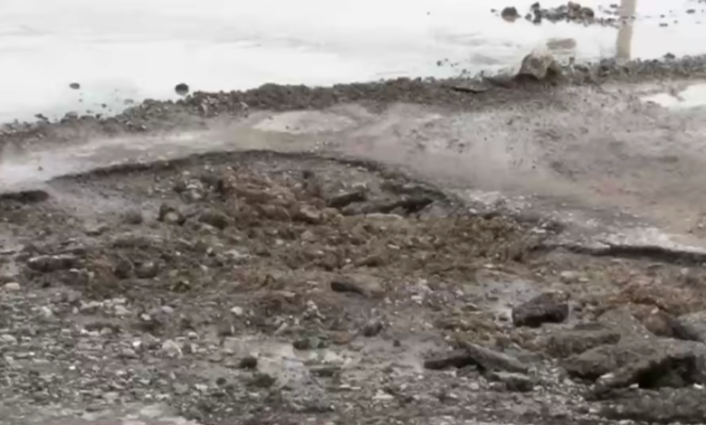 Baches y acumulación de agua complican circulación en el bulevar Talamás Camandari