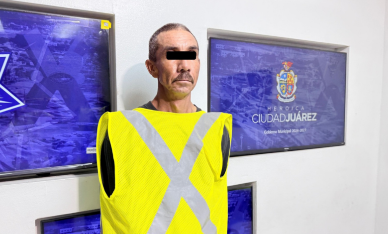 Detienen a hombre acusado de incendiar el vehículo de su vecino en Ciudad Juárez