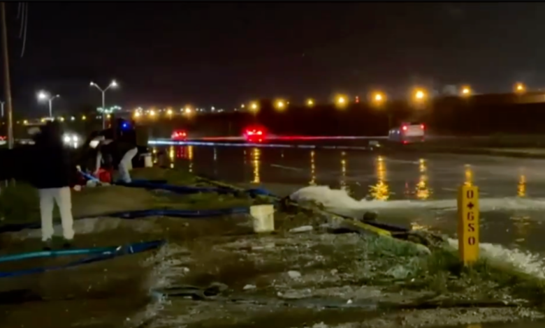 Lluvias provocan inundaciones y dejan transporte varado en Ciudad Juárez
