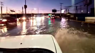 Lluvias provocan encharcamientos y dejan vehículos varados en Ciudad Juárez